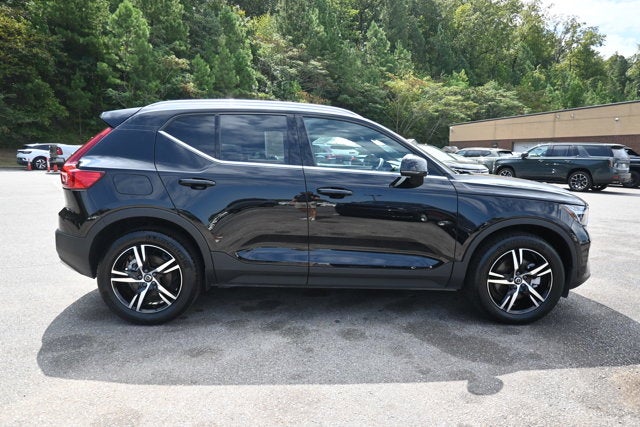 2025 Volvo XC40 Core Bright Theme