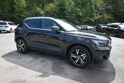 2025 Volvo XC40 Core Bright Theme