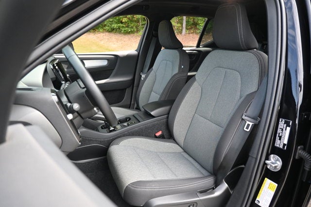 2025 Volvo XC40 Core Bright Theme