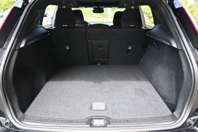 2025 Volvo XC40 Core Bright Theme