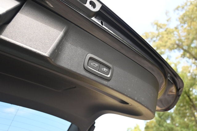 2025 Volvo XC40 Core Bright Theme