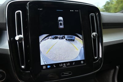 2025 Volvo XC40 Core Bright Theme