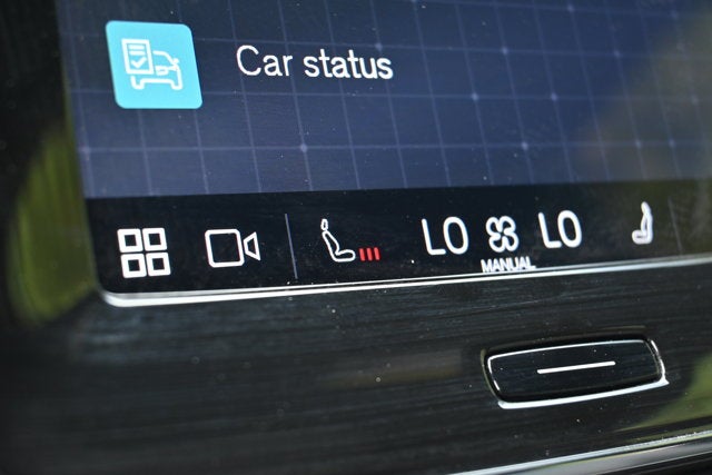 2025 Volvo XC40 Core Bright Theme