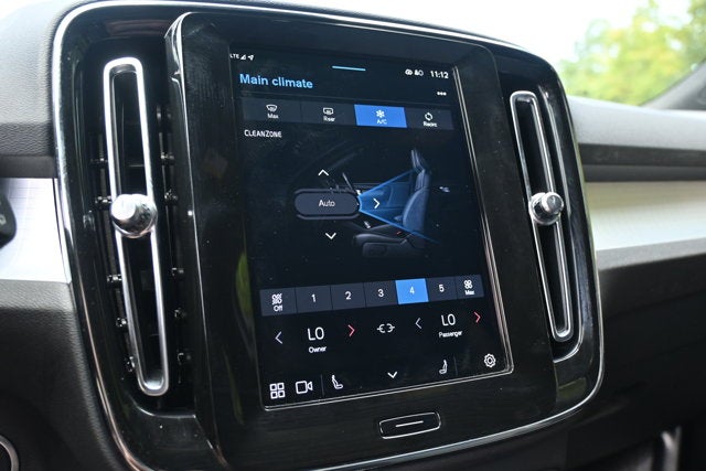 2025 Volvo XC40 Core Bright Theme