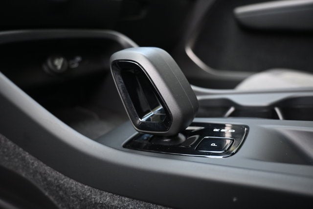 2025 Volvo XC40 Core Bright Theme