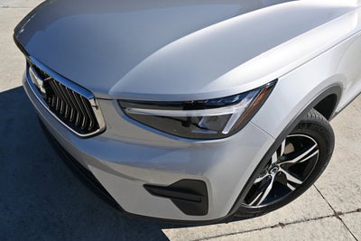 2025 Volvo XC40 Core Bright Theme
