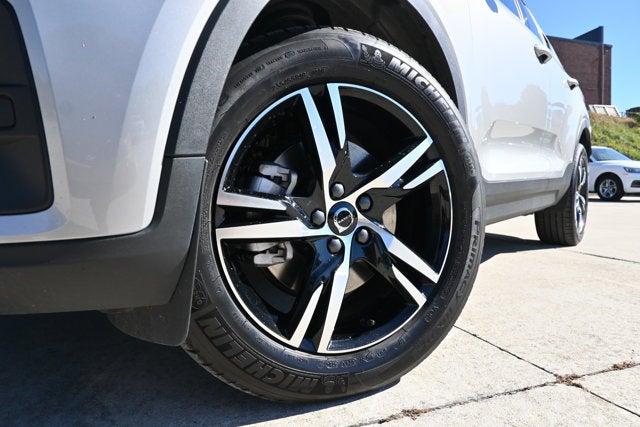 2025 Volvo XC40 Core Bright Theme