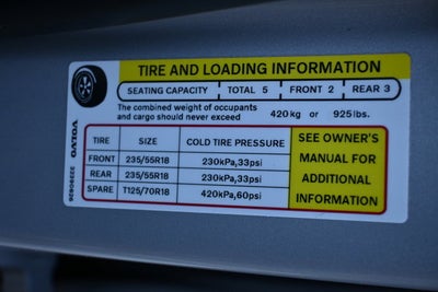 2025 Volvo XC40 Core Bright Theme