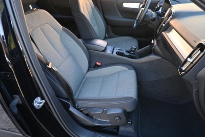 2025 Volvo XC40 Core Bright Theme