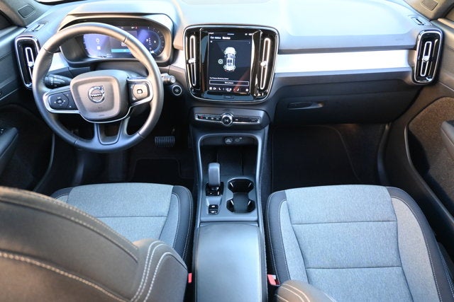 2025 Volvo XC40 Core Bright Theme