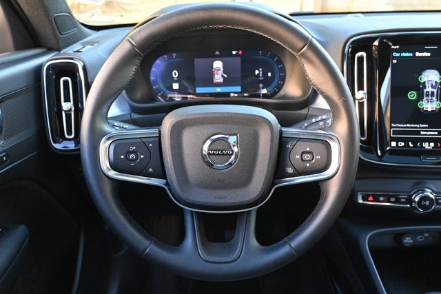 2025 Volvo XC40 Core Bright Theme
