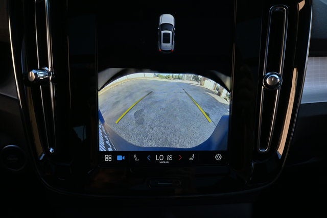 2025 Volvo XC40 Core Bright Theme
