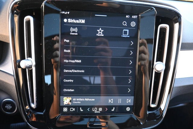 2025 Volvo XC40 Core Bright Theme