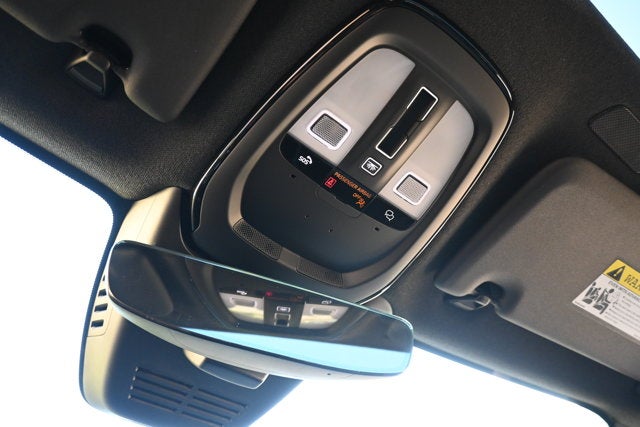 2025 Volvo XC40 Core Bright Theme